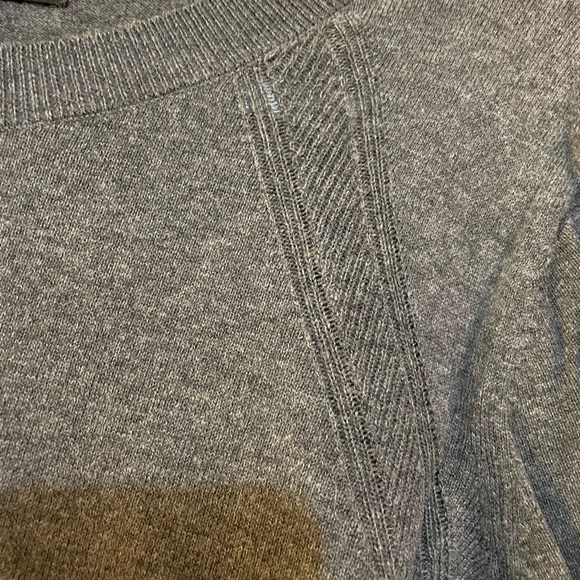 Banana Republic lightweight sweater. Medium. New without tags - Picture 2 of 3